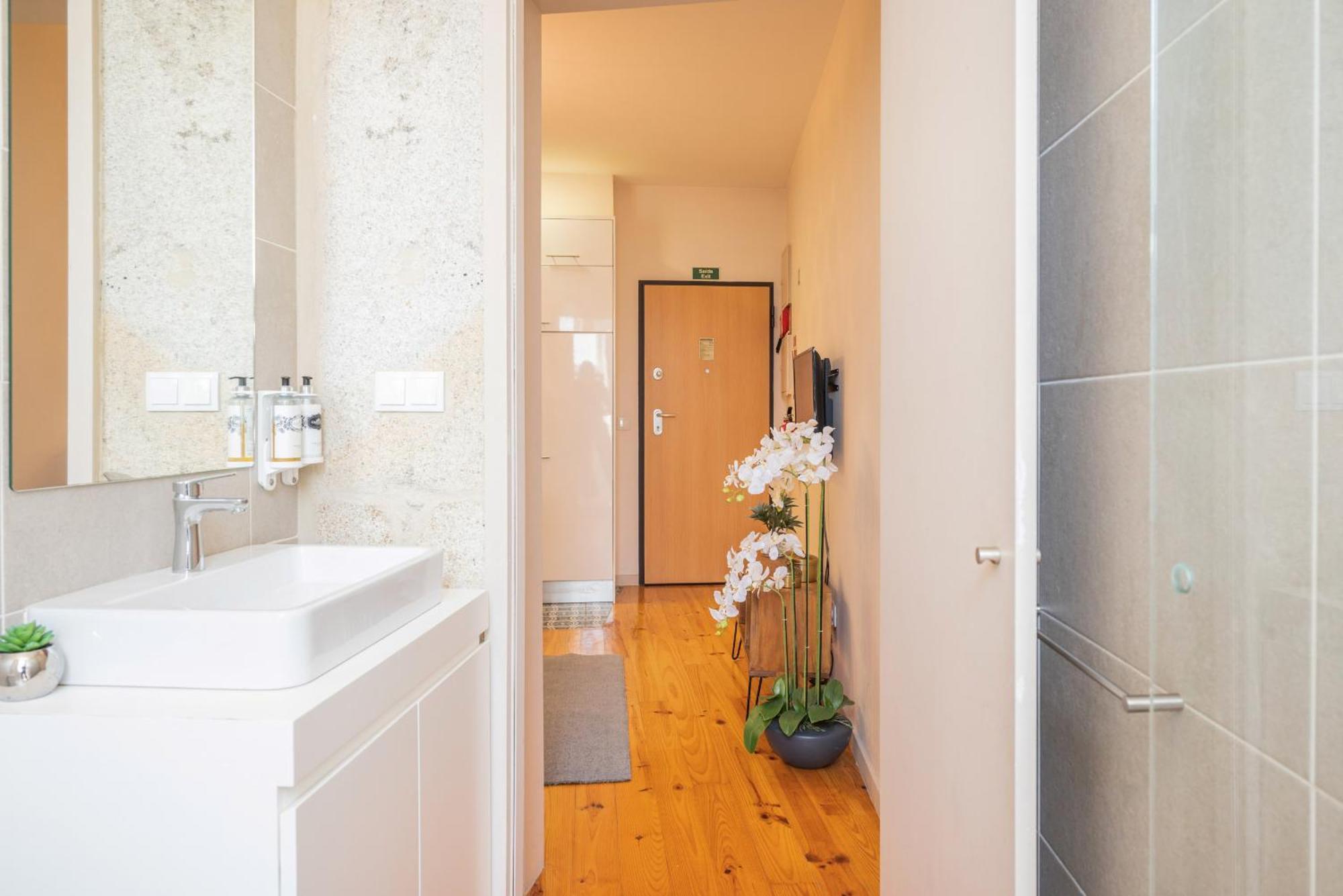 Lovely Charm House Downtown Porto Near Metro With Ac Luaran gambar